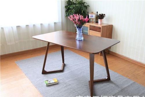 【】厂家直销批发 简约实木家具 异型腿餐桌 休闲咖啡桌 实木餐桌